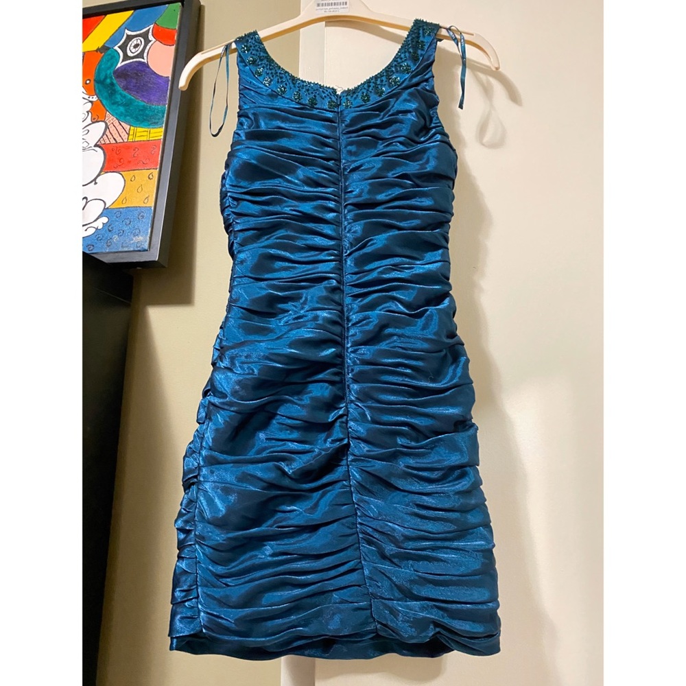 CACHET Ruched Cocktail Dress - Picture 4 of 5